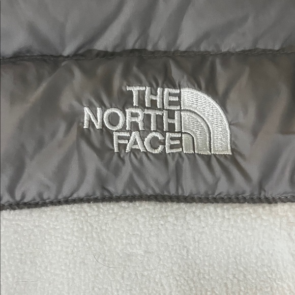 The North Face Two-Tone Gray and White Jacket - Picture 8 of 8